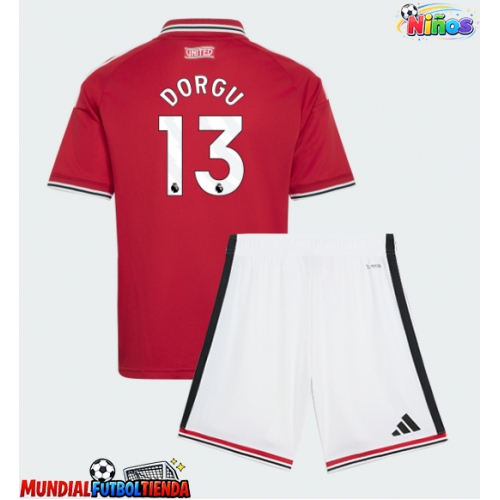 Camiseta Manchester United Patrick Dorgu #13 Primera Equipación Replica 2026-27 para niños mangas cortas (+ Pantalones cortos)